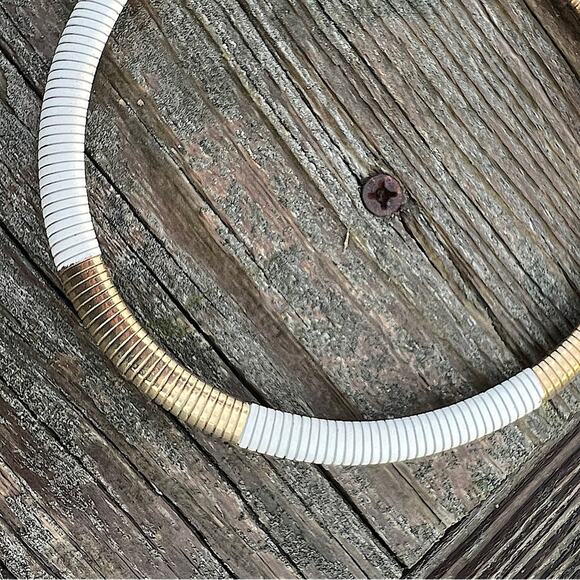 LEE BERNARDO Signed faux gold and white Choker VINTAGE - Picture 8 of 16